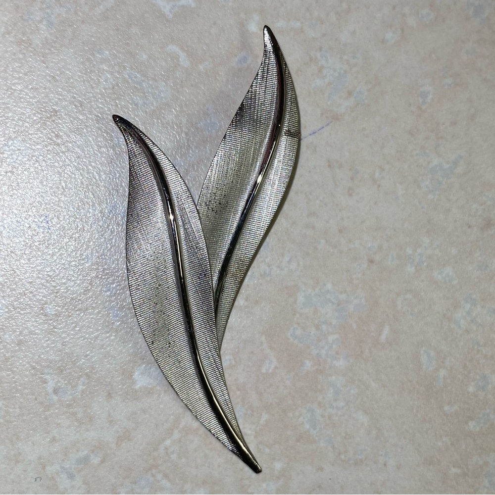 Sterling silver leaf brooch